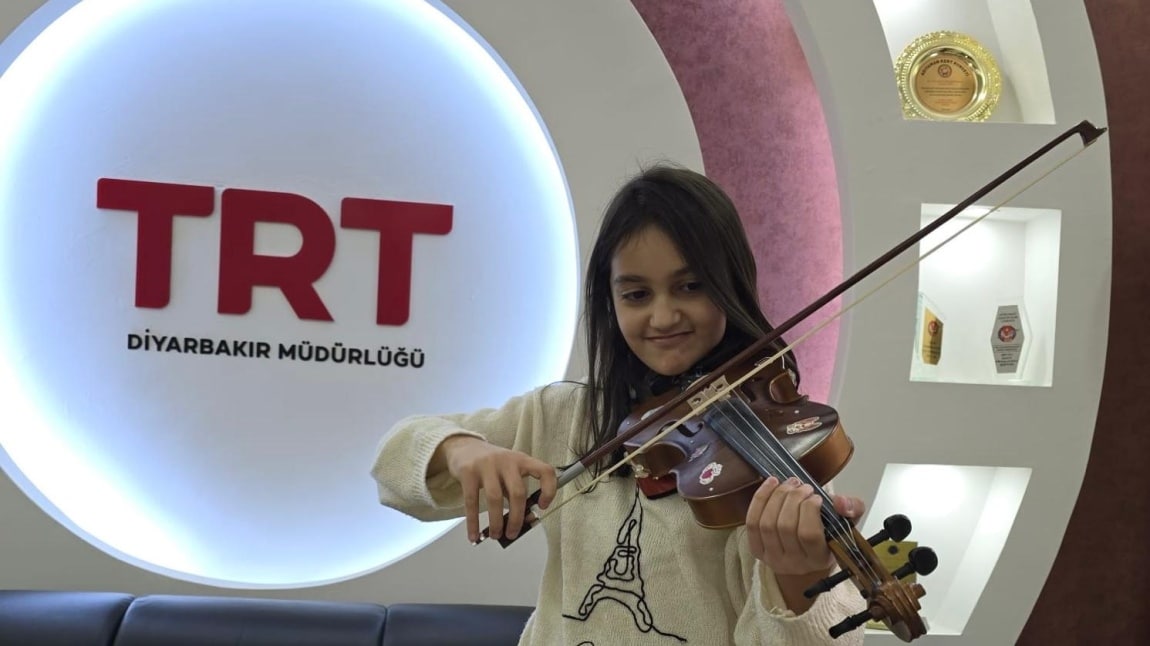 Öğrencimiz Adel Zeynep IŞIK TRT GAP Radyosunun Konuğu Oldu.